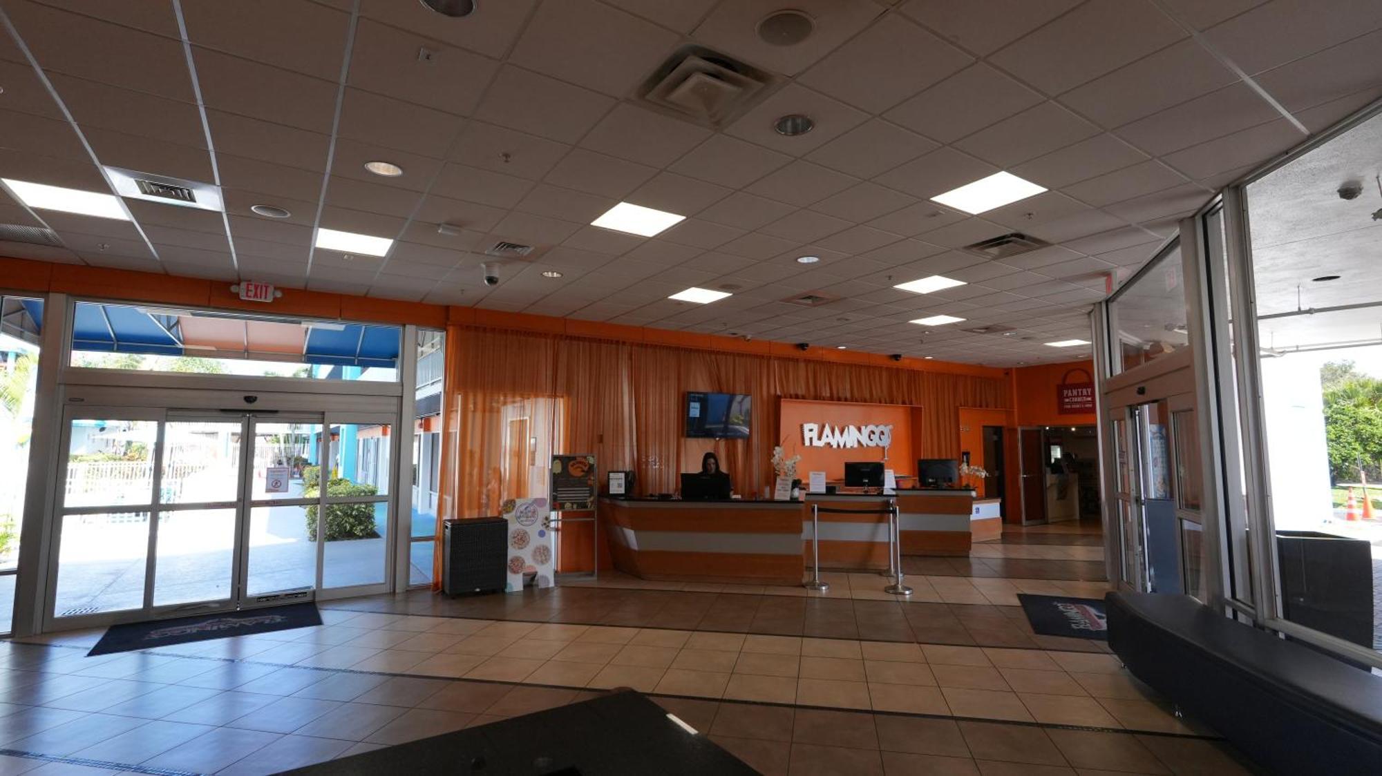 Ramada By Wyndham Flamingo Water Park Hotell Kissimmee Exteriör bild