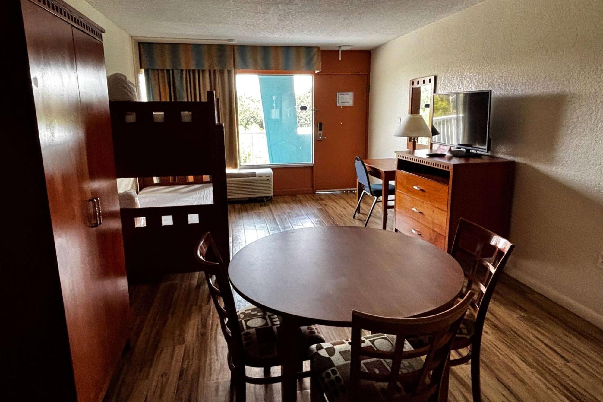 Ramada By Wyndham Flamingo Water Park Hotell Kissimmee Exteriör bild