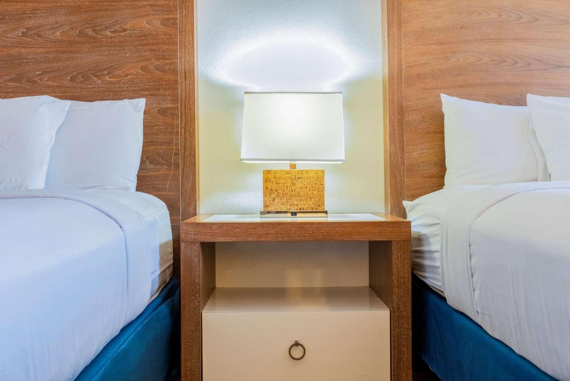 Ramada By Wyndham Flamingo Water Park Hotell Kissimmee Exteriör bild