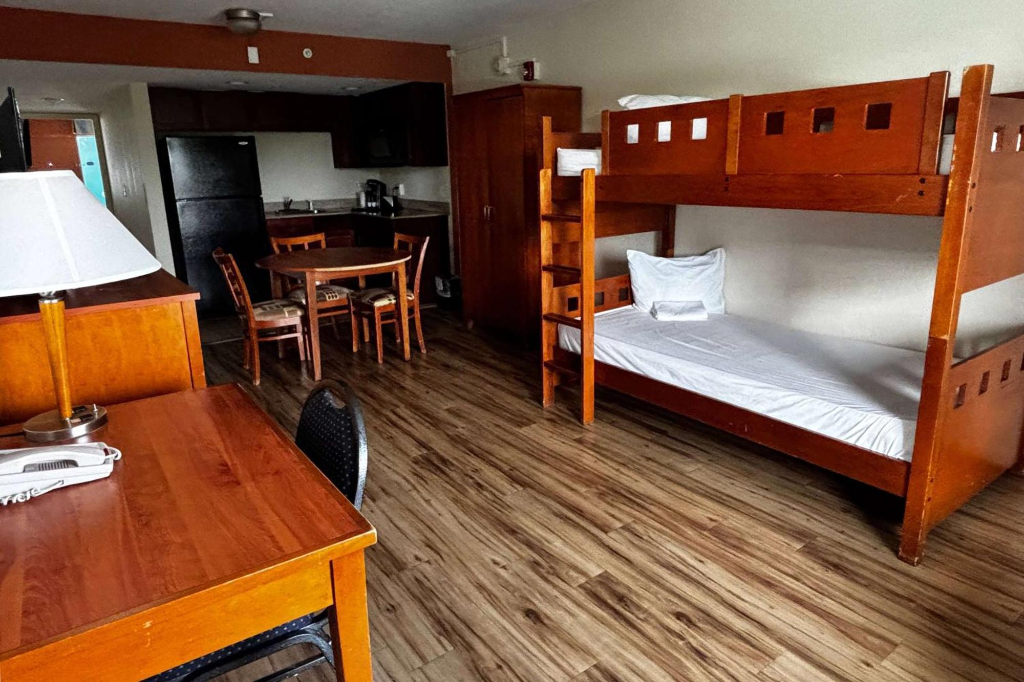Ramada By Wyndham Flamingo Water Park Hotell Kissimmee Exteriör bild