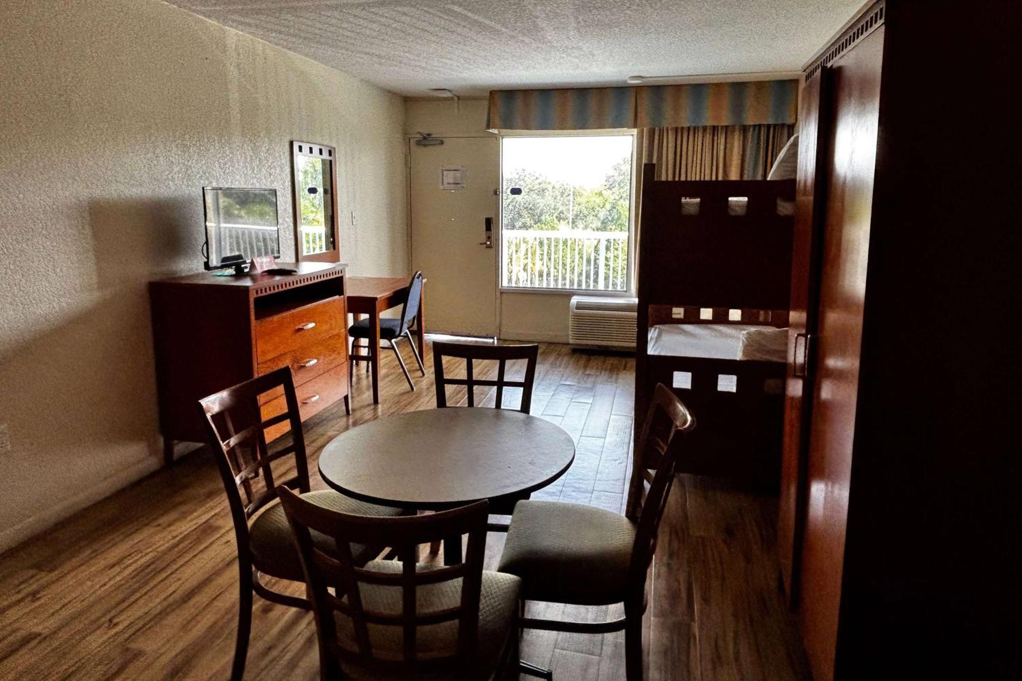 Ramada By Wyndham Flamingo Water Park Hotell Kissimmee Exteriör bild